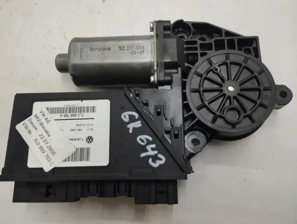 Porsche Cayenne 9PA Linker Heckscheibenheber OEM 0130821765 image 2