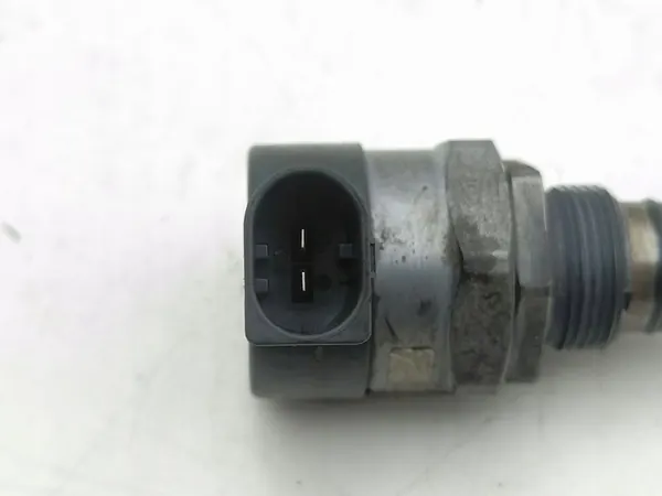 Brandstofdruksensor Sprinter 2.2 A0000705746 image 5