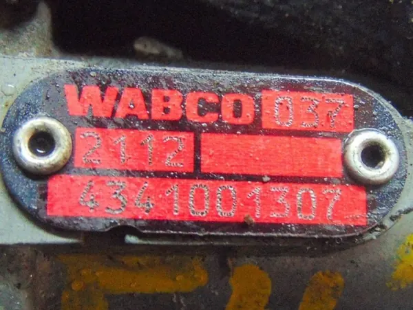 Soupape de Débit Volvo OEM 4341001307 - État Utilisé image 5