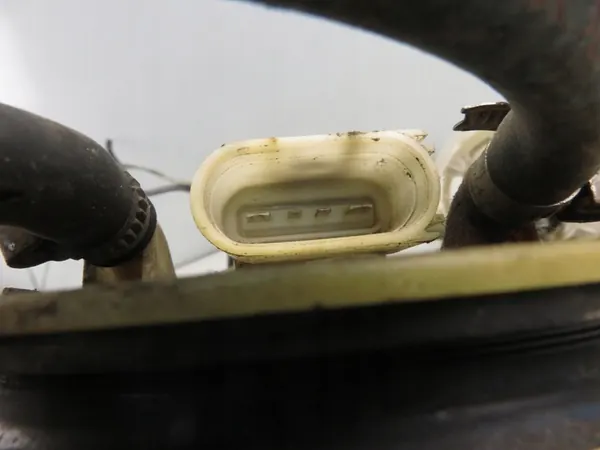 Brandstofpomp Audi A6 1999 2.8 quattro OEM 8E0906087E image 7