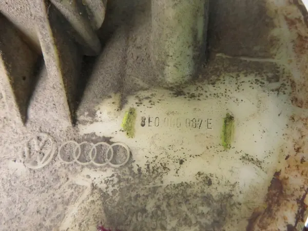 Brandstofpomp Audi A6 1999 2.8 quattro OEM 8E0906087E image 8