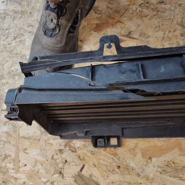 OEM 9808216080 Luftintagsjalusi Peugeot 508 14-18 image 8