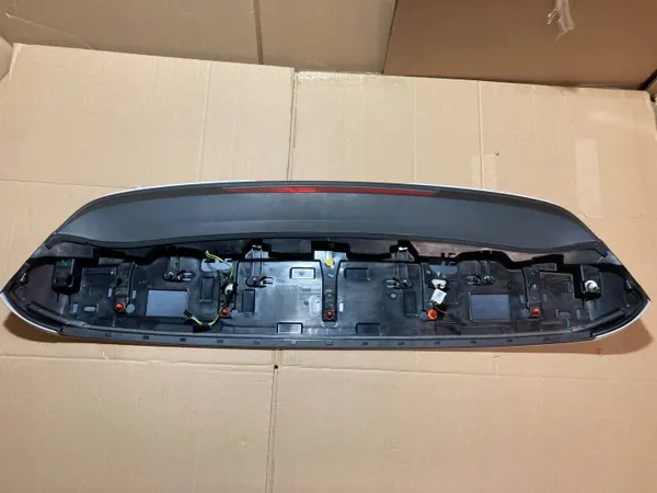 Audi A3 8Y S-Line Heckklappenspoiler OEM 8Y4827933A image 9