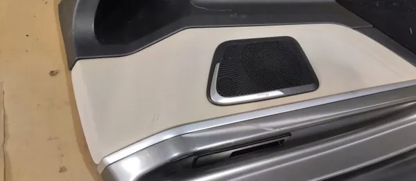 OEM BOCZEK TAPICERKA BAGAŻNIKA LEWY TYŁ MERCEDES V KLASA W447 LONG image 4