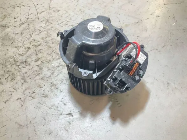 BMW Lämmityspuhallimen rele OEM CZ2468108390 - Käytetty image 2