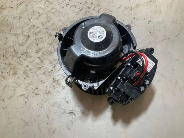 BMW Lämmityspuhallimen rele OEM CZ2468108390 - Käytetty image 3