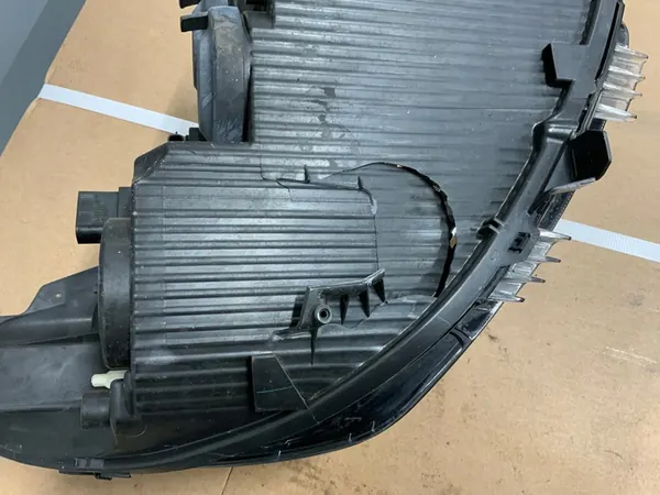 Linker voorlamp Peugeot 208 II 9823194080 image 9