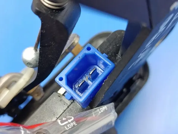 AUDI A4 B6 SEDAN BAKLUCKA LÅS + AKTIVATOR 8E5827505B image 5