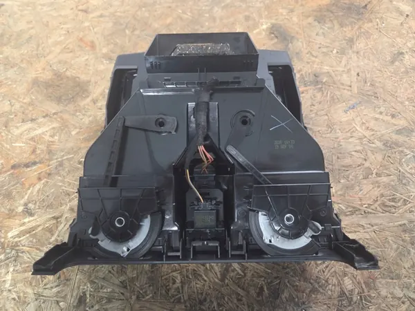 Zentralbelüftungsgrill Golf V 1K0819743A image 5