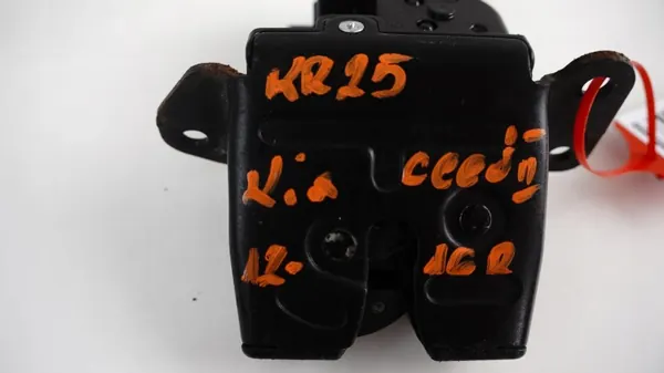 Fecho porta-malas Kia Ceed II OEM 360153560 - Usado image 3