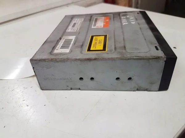 Land Rover CD-wisselaar OEM 8H4210E887AB Gebruikt image 5