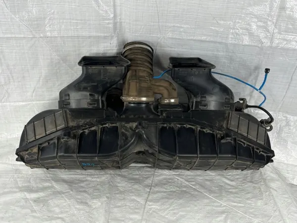 Porsche 991 Luftfilterabdeckung OEM 99111023101 image 2