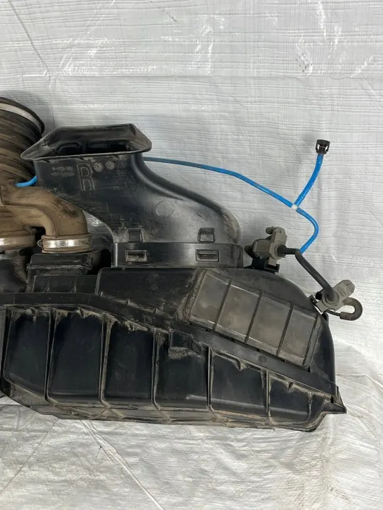 Porsche 991 Luftfilterabdeckung OEM 99111023101 image 3