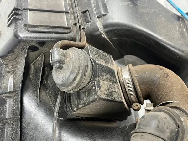 Porsche 991 Luftfilterabdeckung OEM 99111023101 image 7