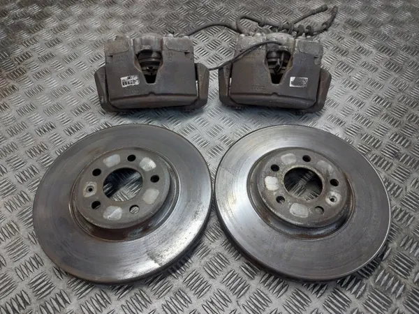 Bremscheiben + Beläge + Bremssättel Vorderachse Audi A5 image 2