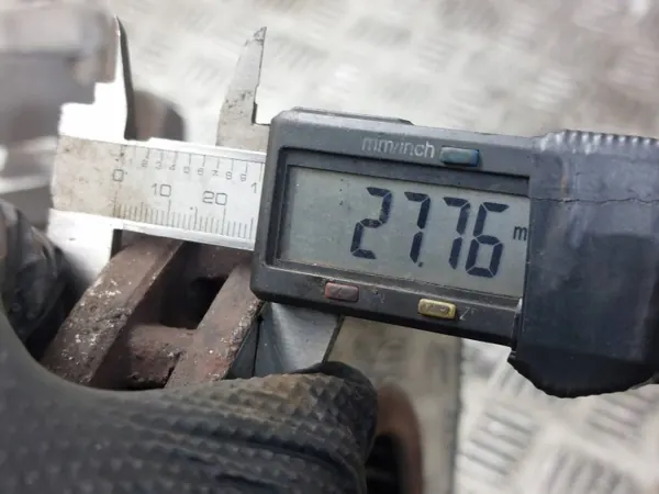 Bremscheiben + Beläge + Bremssättel Vorderachse Audi A5 image 6