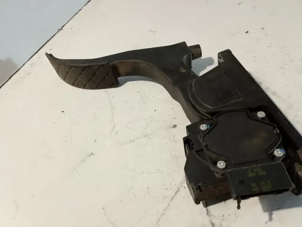 Audi A4 B5 keskuslukituspumppu OEM 077C image 4