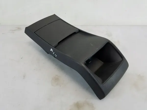Hinterer Aschenbecher OEM A2466800250 Mercedes B-Klasse W246 image 2