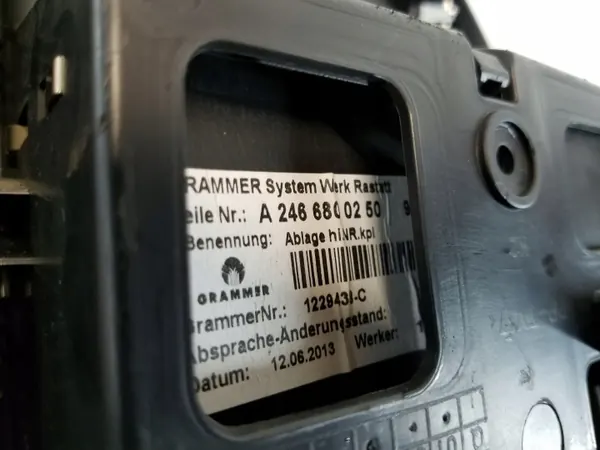 Hinterer Aschenbecher OEM A2466800250 Mercedes B-Klasse W246 image 6