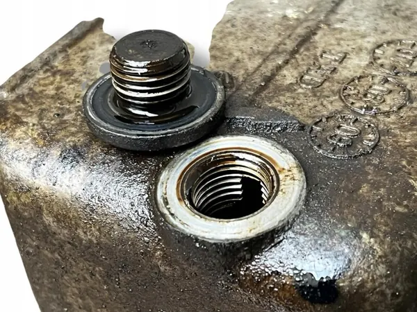 Cárter de aceite OEM 55353306 para Opel Astra III 1.6 16V image 7