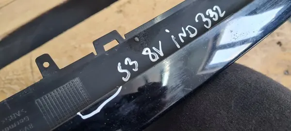 Audi S3 8V Framskärms Spoiler OE 8V5807110 image 9