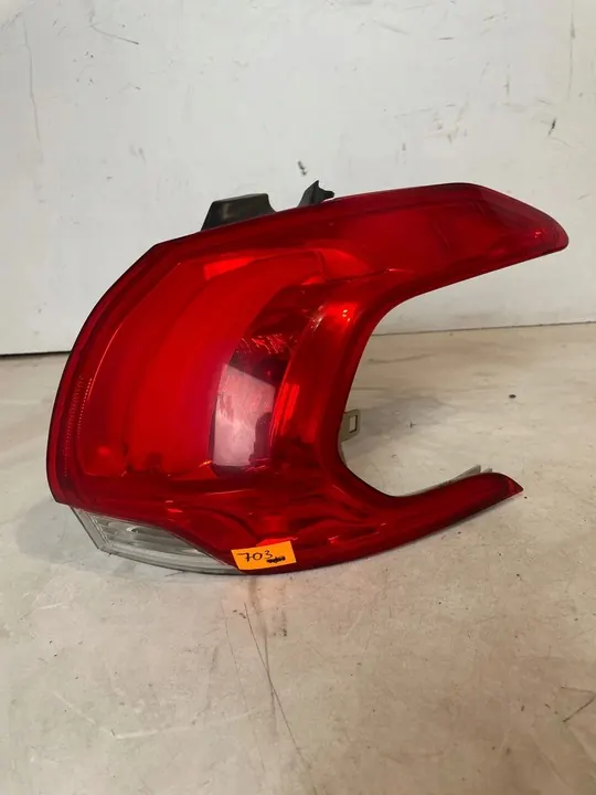 Luz trasera derecha Peugeot 2008 OE 9678074380 image 2