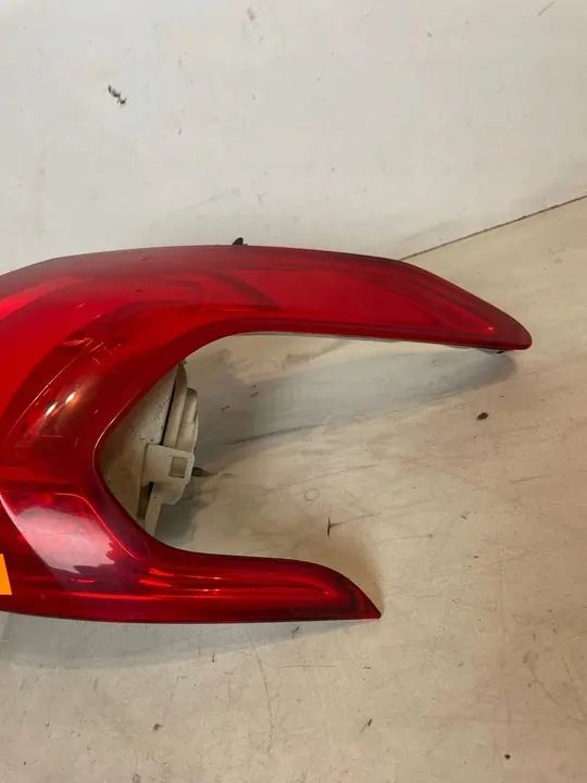Luz trasera derecha Peugeot 2008 OE 9678074380 image 5