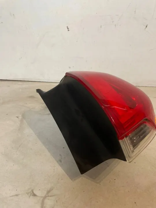 Luz trasera derecha Peugeot 2008 OE 9678074380 image 6