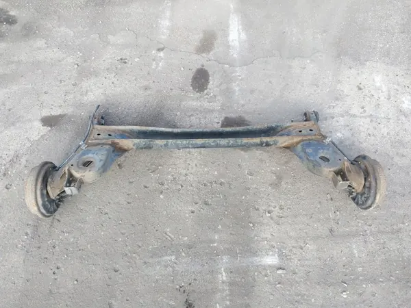 Viga de eje trasero OEM BELKA ZAWIESZENIA OŚ TYŁ image 3