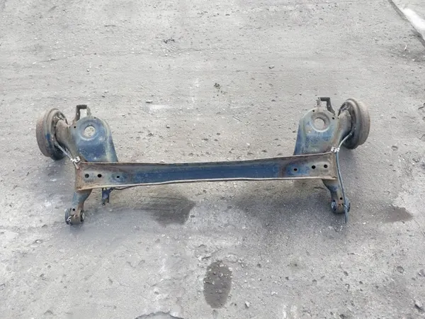 Viga de eje trasero OEM BELKA ZAWIESZENIA OŚ TYŁ image 4