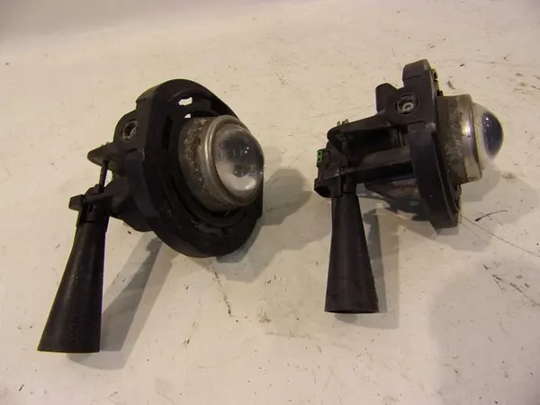 CHRYSLER 300C LANCIA THEMA 11 HALOGEN 5182021AA image 2