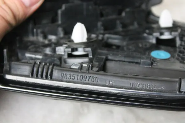 OEM 9835109780 Linke Stoßstangenleiste für Citroen C4 III image 3