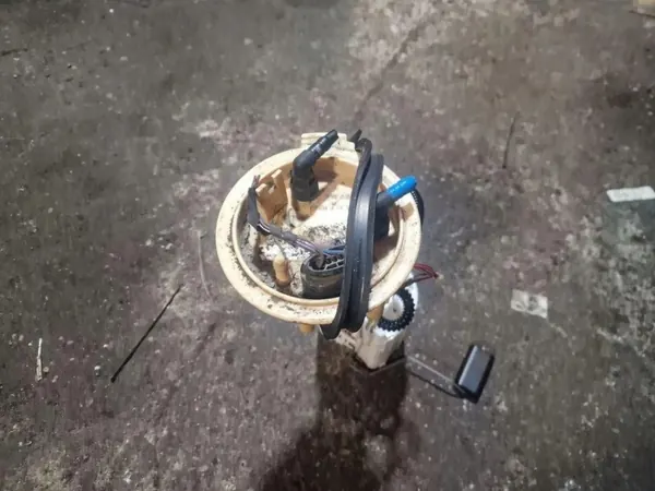 VW Tiguan Polttoainepumppu OEM 5n0919050 2008 image 2