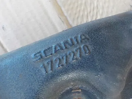 Suporte de montagem Scania R OEM 1727270 - Usado image 4