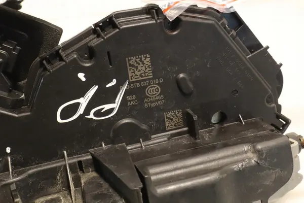 VW AREON SKODA KAMIQ FRAMDÖRR LÅS HÖGER 5TB837016D image 7