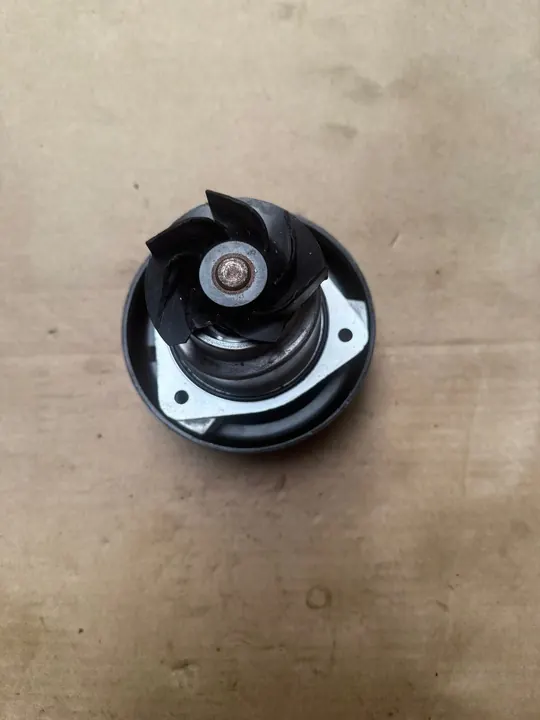 Pompa di raffreddamento 021121031D VW image 2