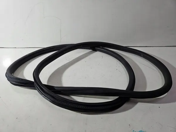 Framdörrs tätning PEUGEOT 208 2008 OEM 9673084680 image 3