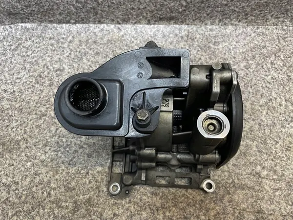 BMW Öljypumppu OEM 7823009-11 3.0D N57 moottorille image 4