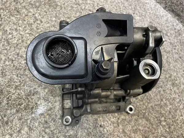 BMW Öljypumppu OEM 7823009-11 3.0D N57 moottorille image 5