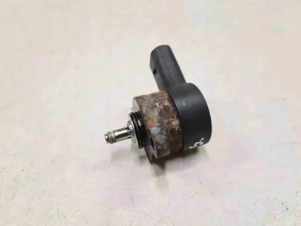 Chrysler PT Cruiser 2002 Bränsletrycksregulator A6110780149 image 3