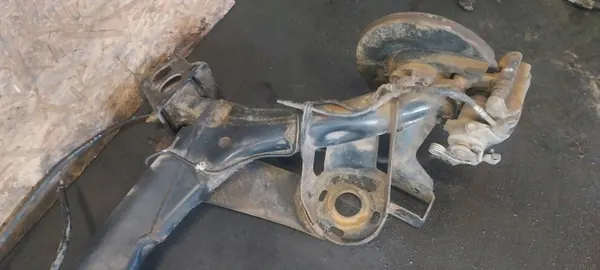 Viga de eje trasero OEM 465654 con discos ABS VW image 3