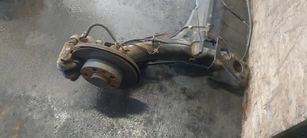 Viga de eje trasero OEM 465654 con discos ABS VW image 5
