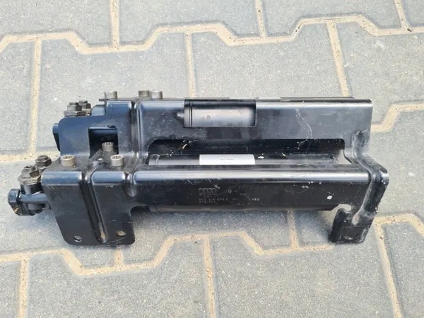 Audi RS5 Ophangingsklep OEM 8K0616813B - Gebruikt image 3