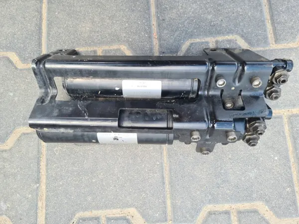 Audi RS5 Ophangingsklep OEM 8K0616813B - Gebruikt image 4