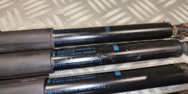 BMW 5 E61 Baklucka Dämpare 340N OEM 7178273 image 10