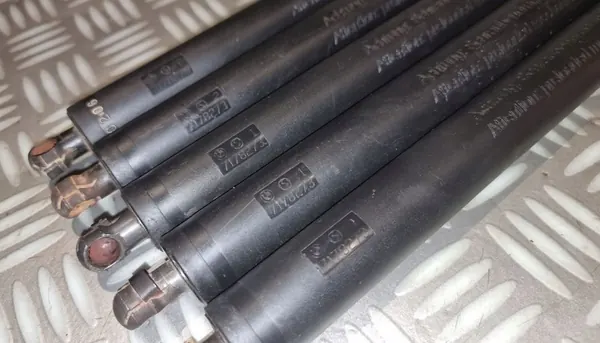 BMW 5 E61 Baklucka Dämpare 340N OEM 7178273 image 6