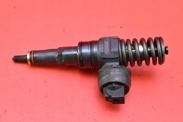Bomba de inyección OEM 038130073AQ para VW Golf 4 1.9 TDI image 3