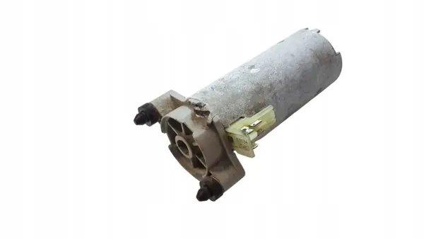 Mercedes vänster framsätesmotor OEM 0130002623 image 4