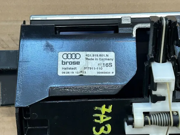 Audi MMI Navigationsbildschirm OEM 4G1919601N image 3