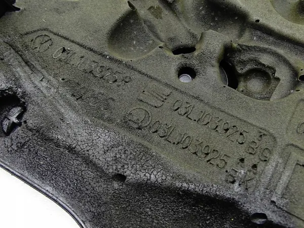 Cubierta superior motor Audi TDI OEM 03L103925R image 5
